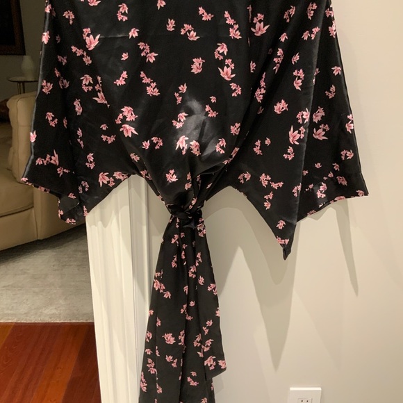 Victoria secret robe - Picture 3 of 3